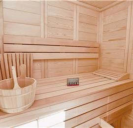 3 bedroom villa with infinity pool, jacuzzi & sauna, Castellammare del Golfo, sleeps 6